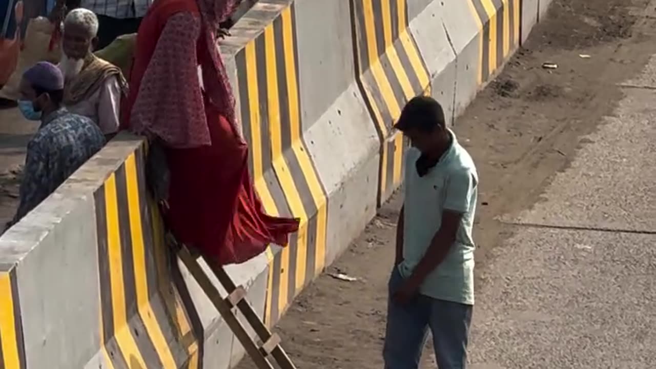 Got No Legs? No Problem! This Bangladeshi Man's INSANE Way to Cross the Road!