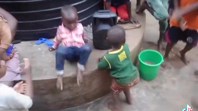 Ugandan dancing kids