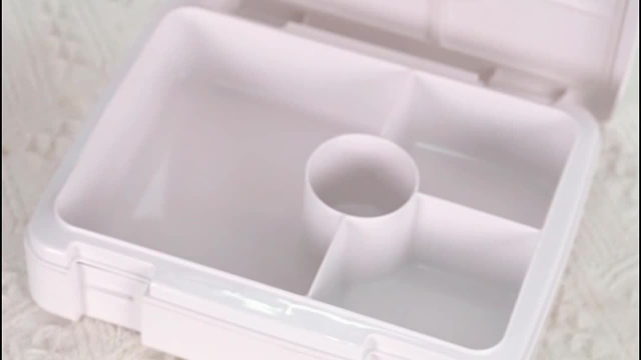 Revolutionize your lunchtime! Discover the ultimate food storage container ???? #LunchBoxEssentials