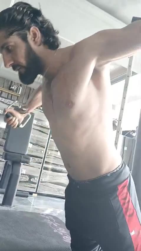 Cable crossover machine