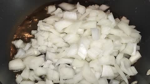 Frying onions, so satisfying