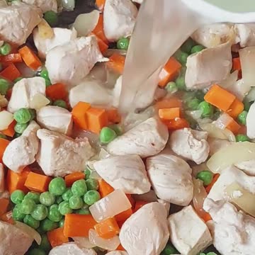 Chicken with carrot, green peas in white sauce #chickenrecipe #veggies #food #homecooked #recipe