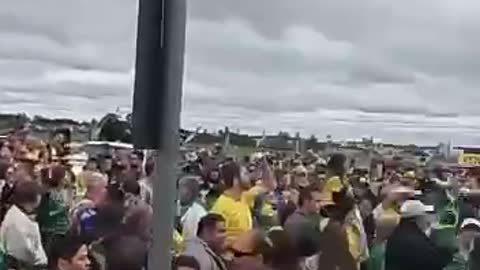 Povo Brasileiro Não Desiste...