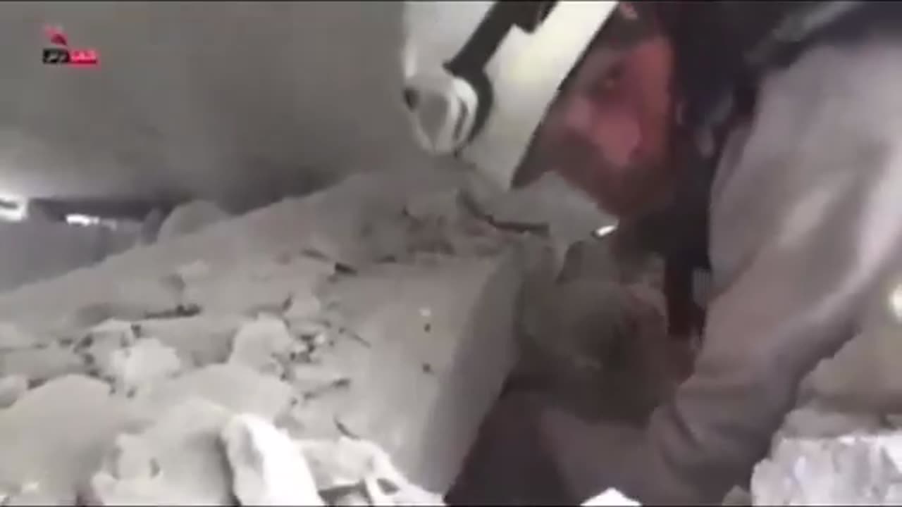 Heartbreaking Rescue Attempt of Child Trapped Under Rubble After Israeli Airstrike