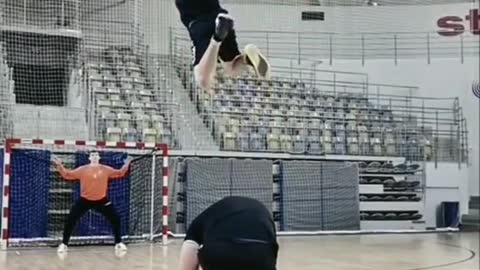 A lot of power coming for the goalie 😮 (handball.__videoIG) #bigair #handballskills #nodaysoff