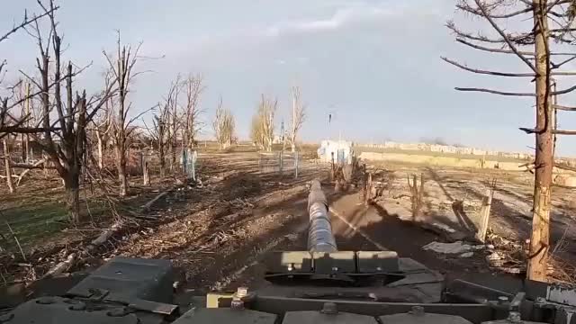 Russian Tank crews of the Southern Military District advanced to the specified area