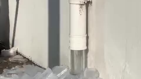 Unclogging a frozen pipe