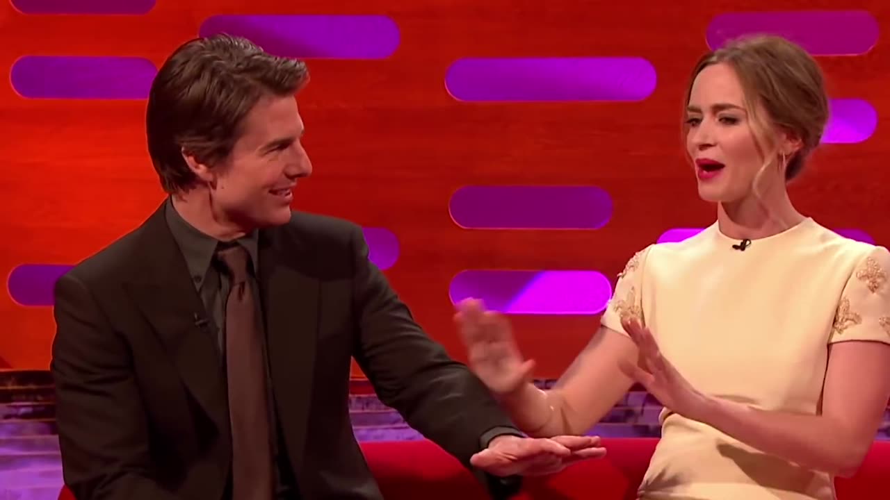 Emily Blunt constantly gets complimented. #2023 #emilyblunt #grahamnortonshow