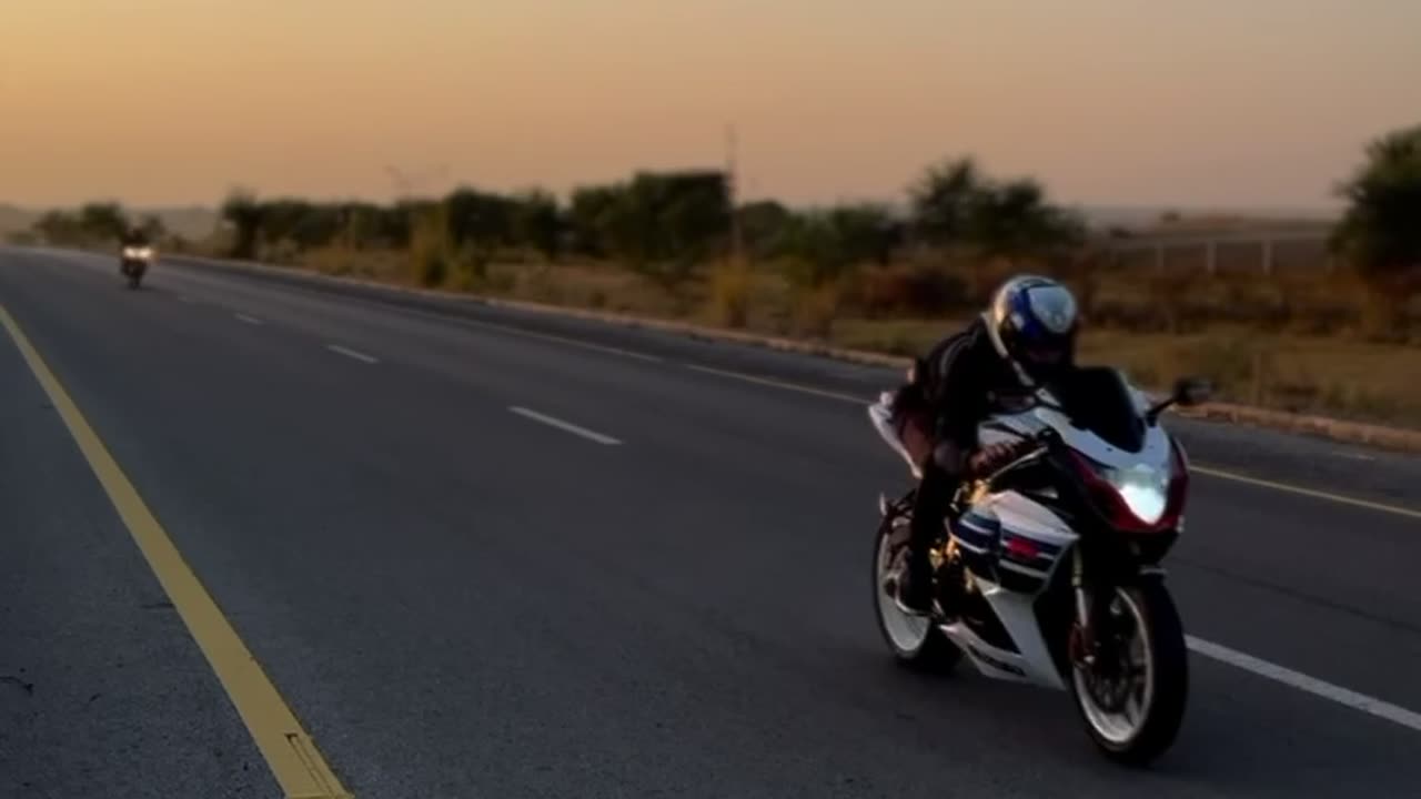 Gsxr 1000 smokes turbo R6🔥