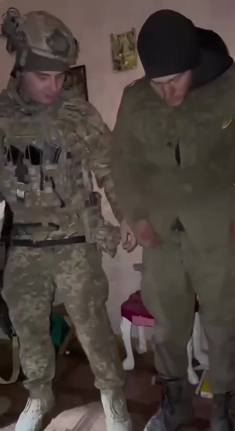 Comparing Ukrainian solder🇺🇦and russian mobiliser😆 Beside already 2023!