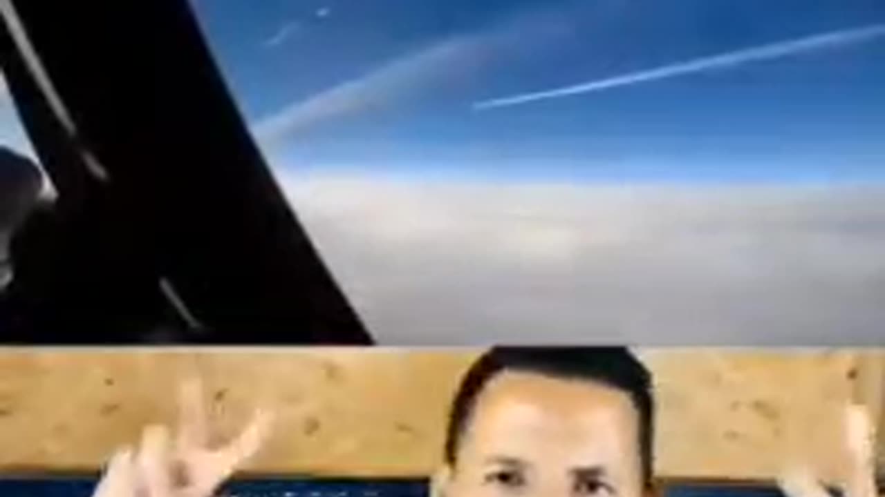 Chemtrails piloto filma un avion fumigando quimicos sin transponder activo
