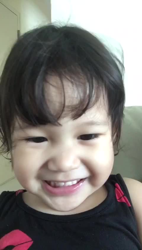 2 yrs old singing Johnny,Johnny