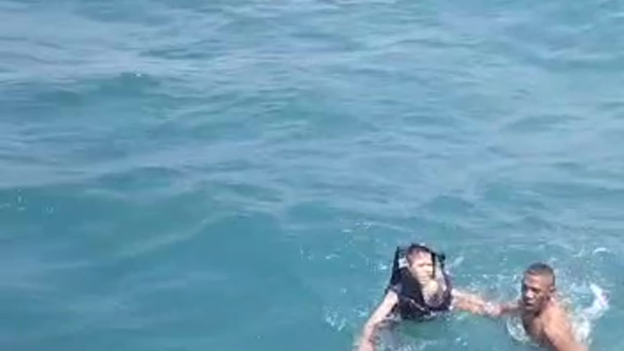 Incertidumbre en Playetas: se voltea lancha con personas a bordo