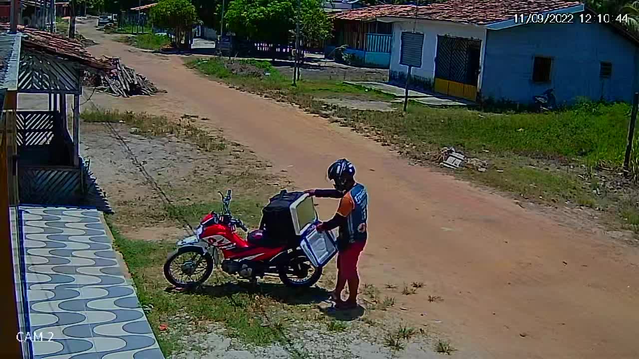 Delivery Driver Confused By Disappearing Food