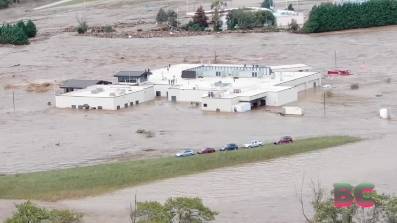 Stranded patients, staff airlifted from Tennessee hospital roof amid flooding