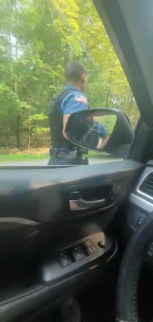 Woman debates West Milford NJ Police harassing her on Constitutional Law