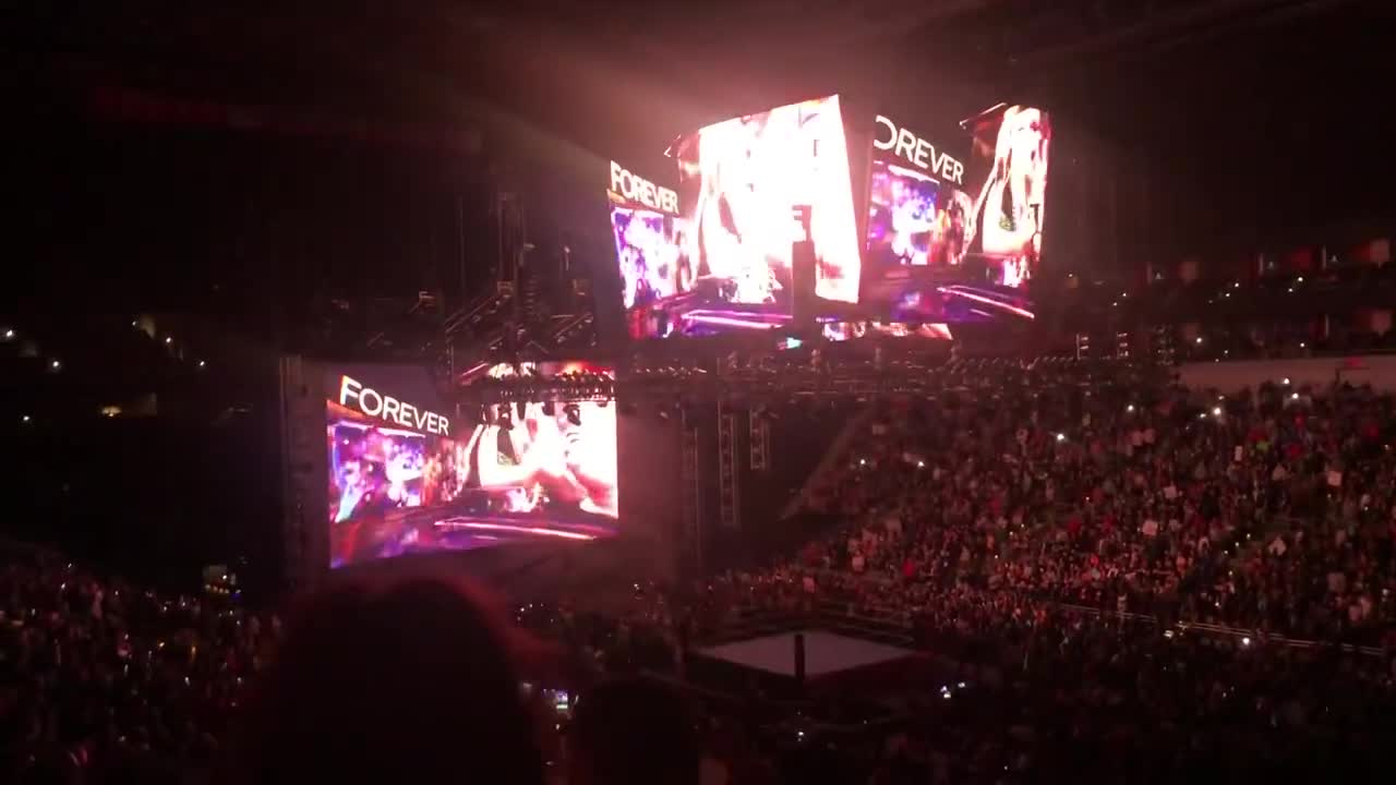 The intro to Monday Night Raw 2022 11_14