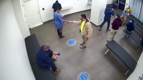 8030FCOB01128BadgingWaitingArea_2021-01-05_07h00min01s277ms.mp4