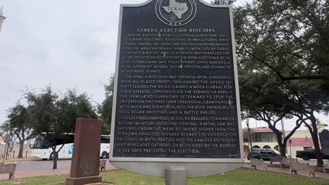 I give you the public square tour of Laredo Tx at the border