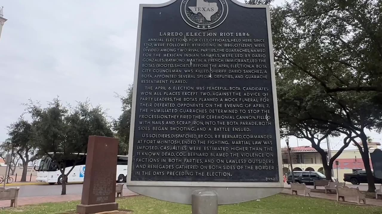 I give you the public square tour of Laredo Tx at the border