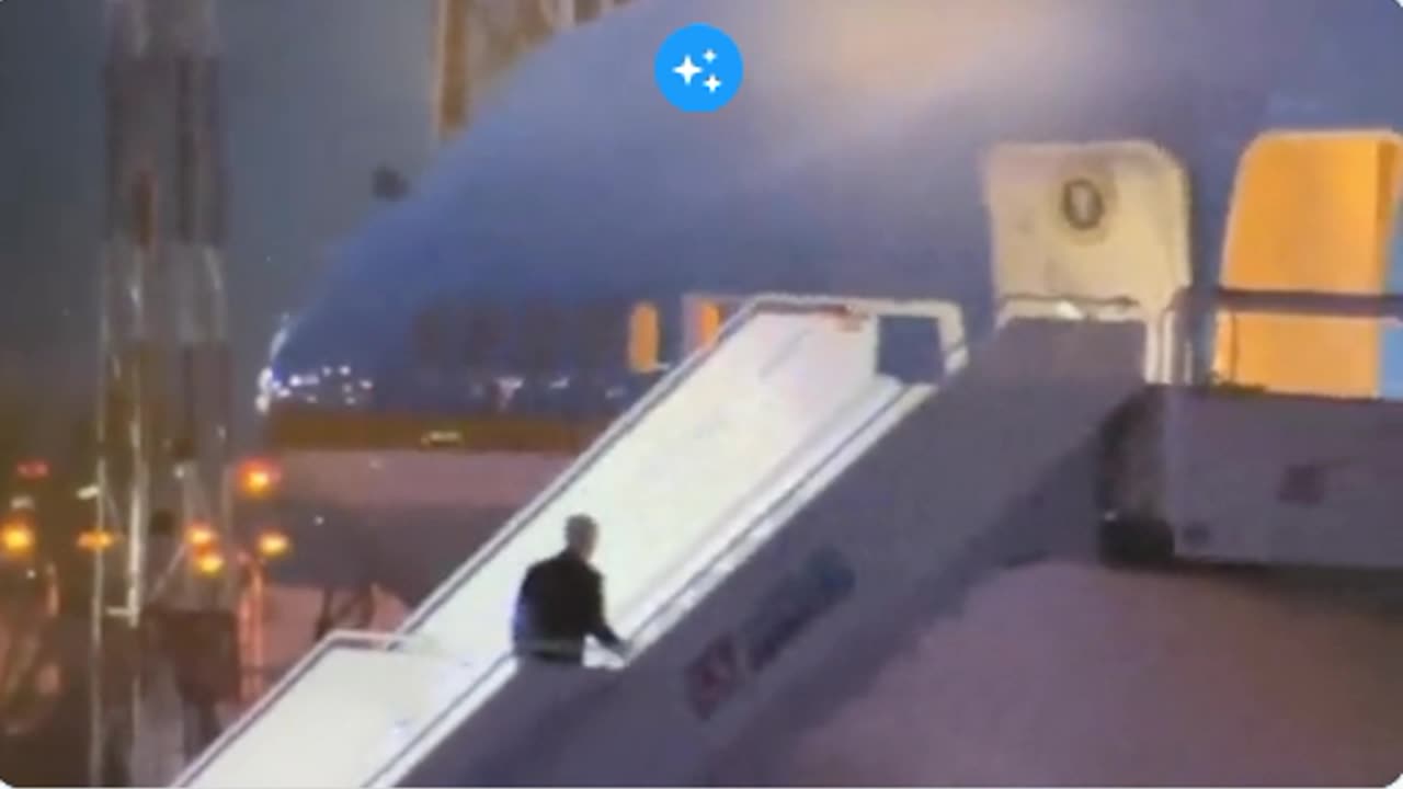 🚨 BREAKING: Joe Biden FALLS up the stairs of Air Force One departing Warsaw, Poland