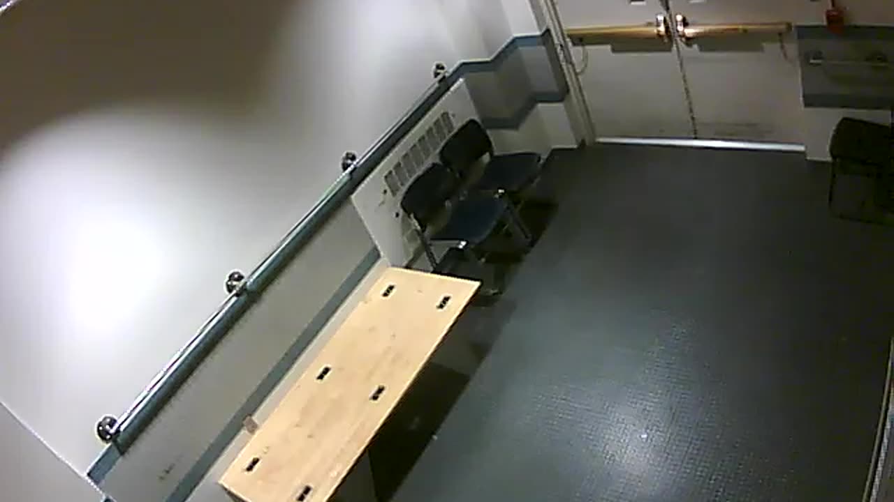 1657HQOB02PrisonerProcessingLobby_2021-01-05_18h00min01s350ms.mp4