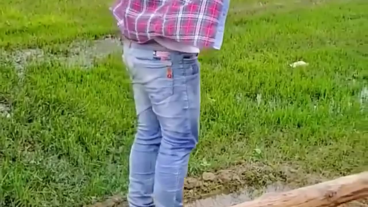 Funny video subscribe for more videos 😁 😂