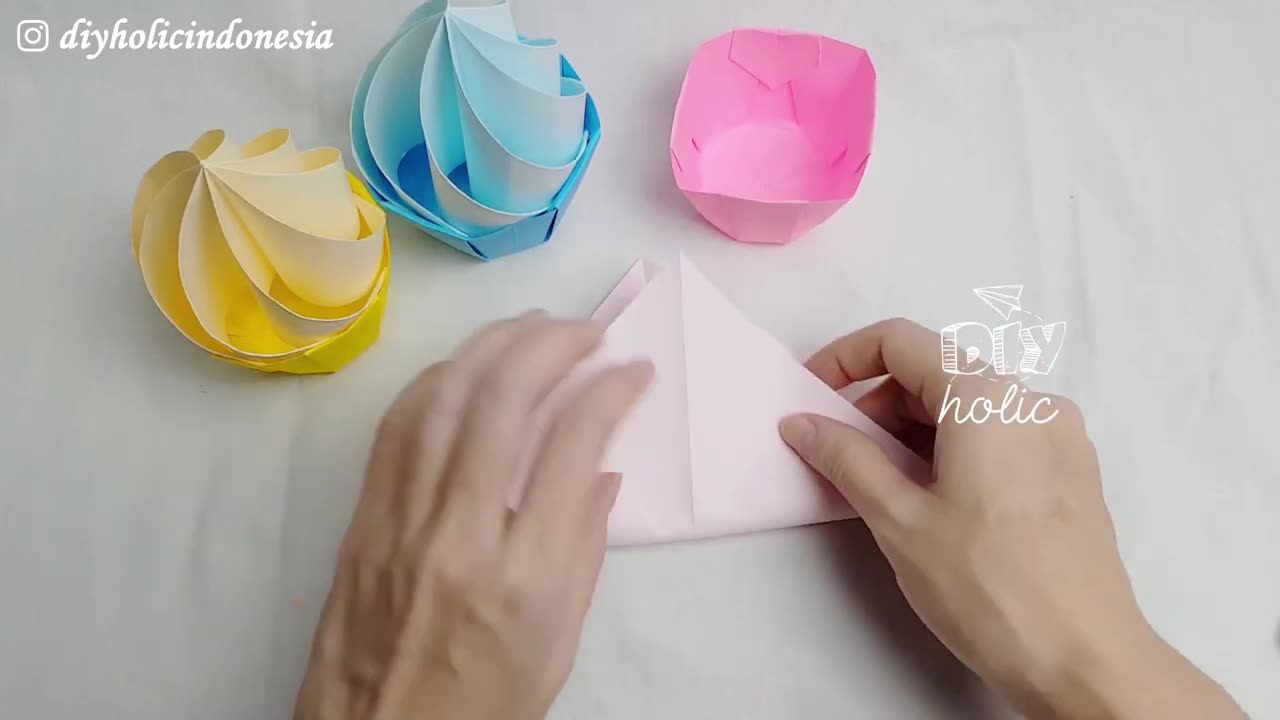 EASY ORIGAMI CUPCAKE