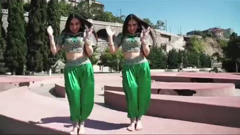 Super hot girl dancing video on shakeera shakeera