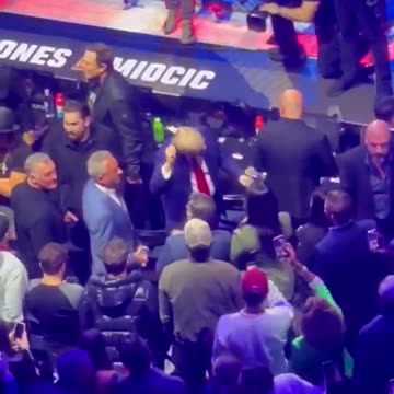 @PapiTrumpo - CAN'T STOP THE SHIMMY!!!😎🇺🇸🥳🥳🥳