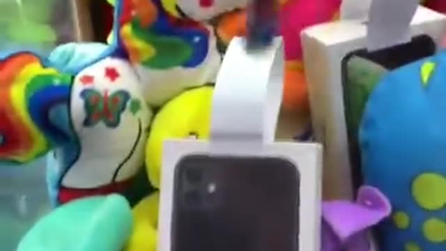 $1 iPhone From The Claw Machine