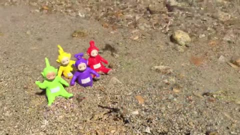 TELETUBBIES Toys Visit Beach House with Slide!