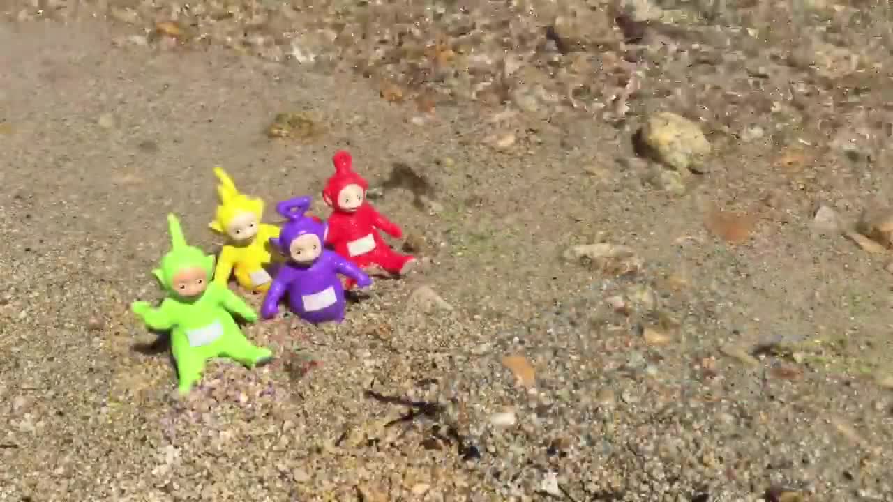 TELETUBBIES Toys Visit Beach House with Slide!