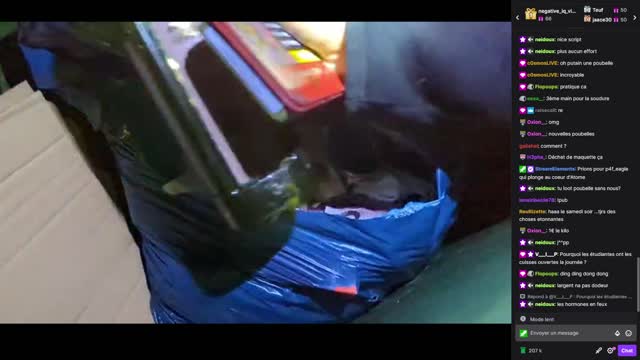2022-11-27 (2bis) - je ne réponds qu'en TTS - Twitch Decheterie (version avec chat)