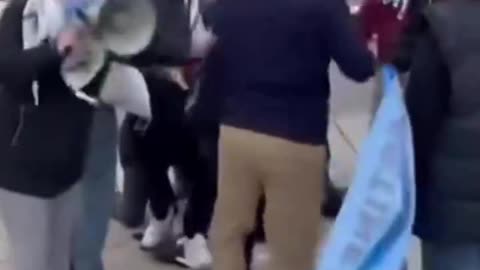 A brawl breaks out between Pro-Palestine protestors and fed up Jews at a protest in Winnipeg