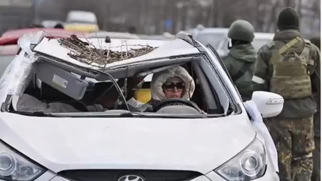 On such cars, mariupolans leave the city