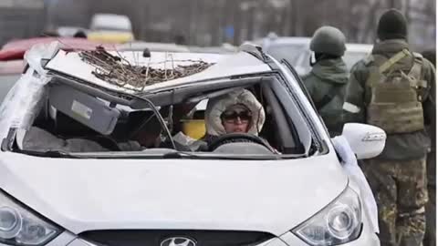 On such cars, mariupolans leave the city