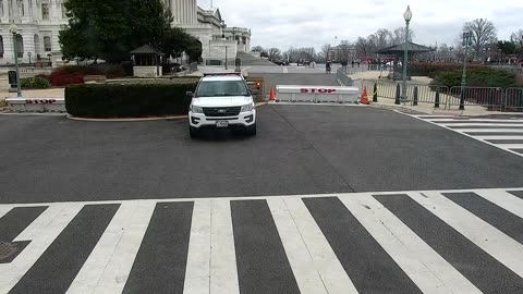 0687USCG00K25SouthBarricadePlaza_2021-01-06_11h20min01s227ms.mp4