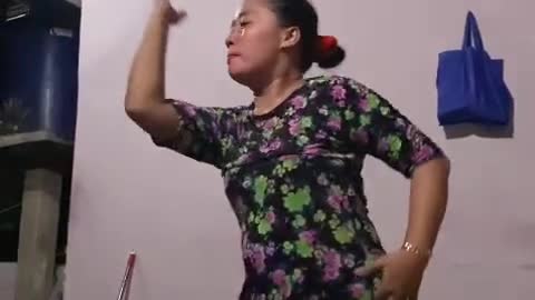 Ibuibu joget ngakak