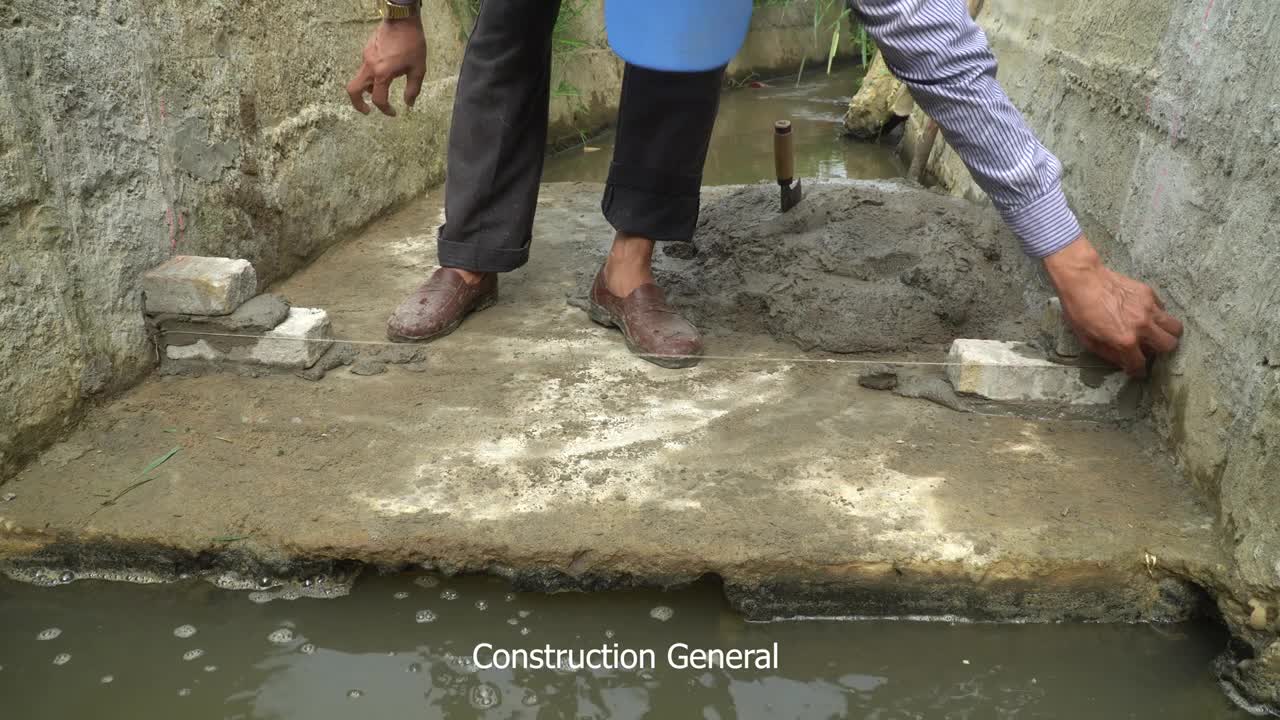 Blocking the flow of water to build small hydroelectricity with a screw turbine