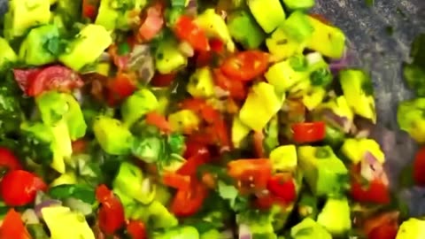 🍋 Flavorful Cilantro Lime Salmon with Avocado Salsa! 🥑🐟