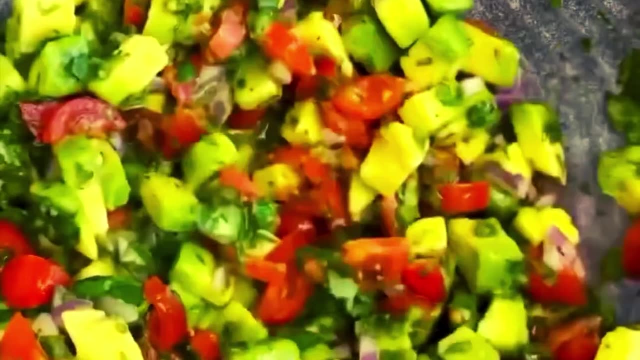 🍋 Flavorful Cilantro Lime Salmon with Avocado Salsa! 🥑🐟