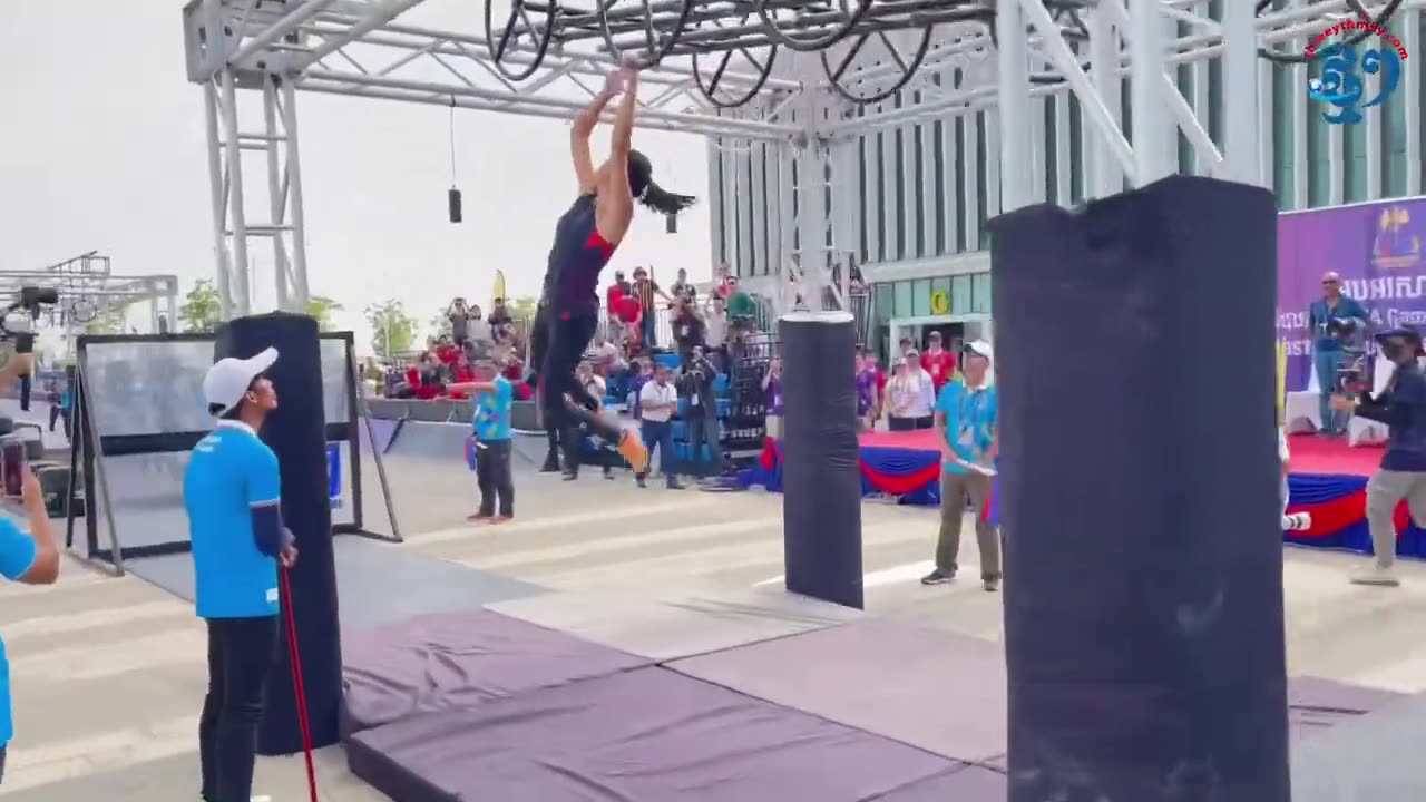 Philippines Athlete Wins Obstacle Race at the Southeast Asian Games Against Indonesian Athlete