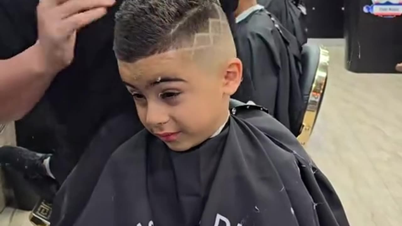 AMAZING HAIR CUTTING STYLE