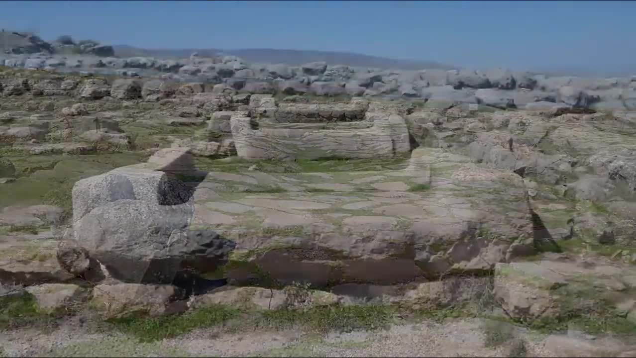 Aliens Found In Tombs Within The Great Pyramid