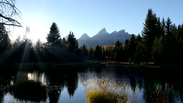 BEAUTIFUL RED DESERT MOUNTAINS IN WYOMING USA