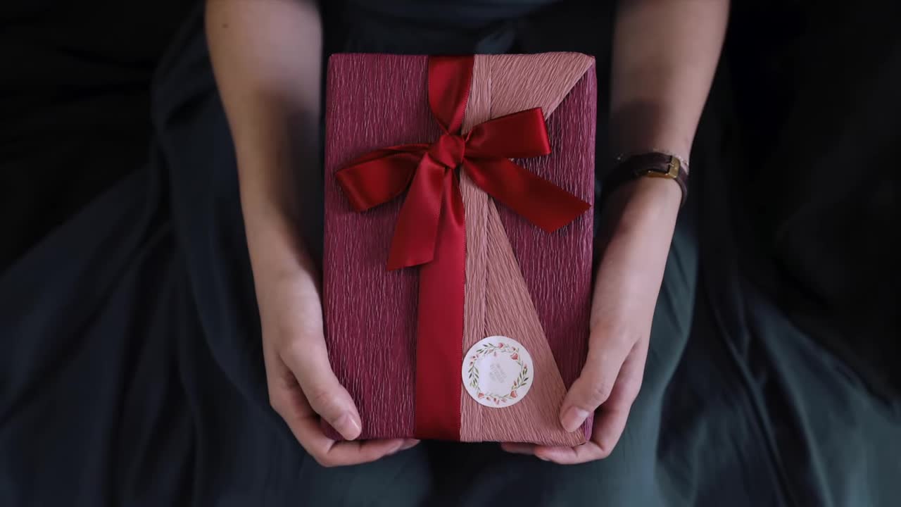 DIY Gift Wrapping - Simple Japanese Gift Wrapping