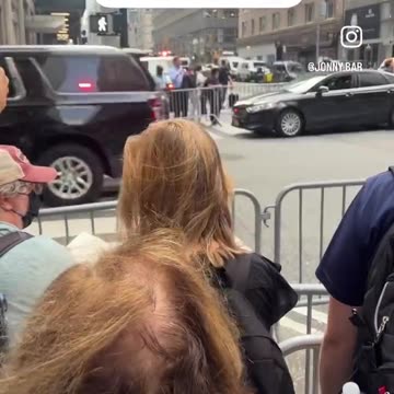 Elderly New Yorker curses off Biden's motorcade