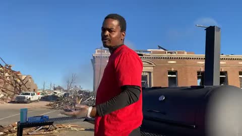 Man Sets Up Grill in Parking Lot to Feed Displaced Kentuckians in INSPIRING Move