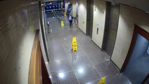 8003FCOB01ElevatorLobby_2021-01-05_17h00min01s737ms.mp4